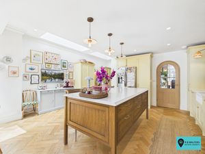 Kitchen- click for photo gallery